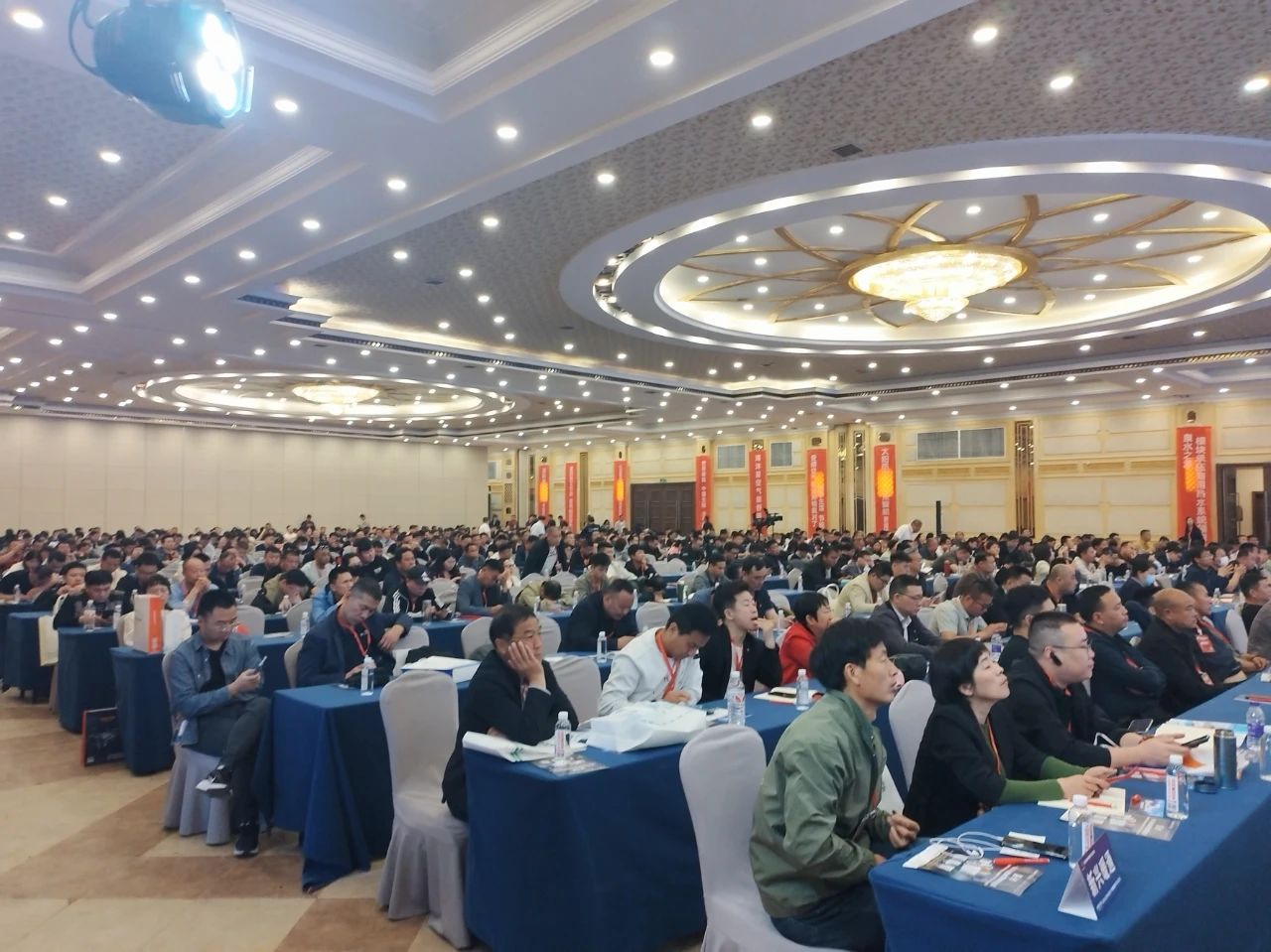 逐“碳”中原 “豫”见郑州 | 乐鱼荣耀亮相第五届中原热水采暖制冷行业交流